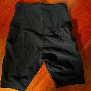 lululemon bike shorts - side pockets - black - size 4